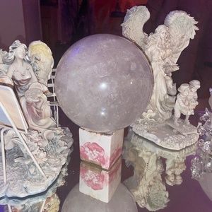 Quartz crystal sphere